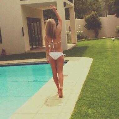 As God vir ons is ..wie kan teen ons wees?♡* #Fitness freak!..Love to dance!!Hockey *♡ Cause we're young and we're wreckless..✌️ Instagram-- @itsallibruh_1229