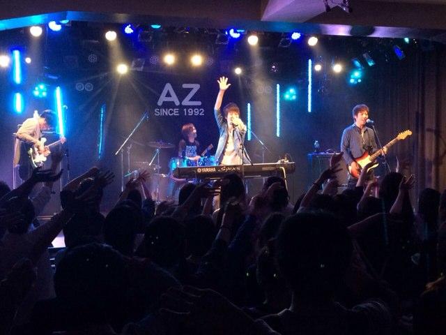 pieceofcakeってバンドでピアノを弾きながら歌ってます。気軽に絡んでください(*´ω｀*)ライブの出演依頼も大歓迎です！どんなライブでも検討します！piecleでも活動中！