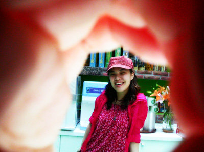 yellowduckyeon's profile picture. scenic designer, illustrator, writer, avid traveler, mother & idealist. 뼛속까지 연극인. 2009년부터 어쩌다 노마드. '착한여행 디자인', '노마드베이비 미루', '주소없는 삶에 대한 40가지 변명'를 씀. 현재 네덜란드.