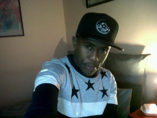 de_tshepo's profile picture. Iam a guy hu loves his family en friends en lastly I love booze an partying !