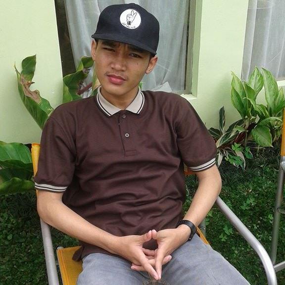 Futsal frestyle , Skateboard Founder @bravetrue955 apparel