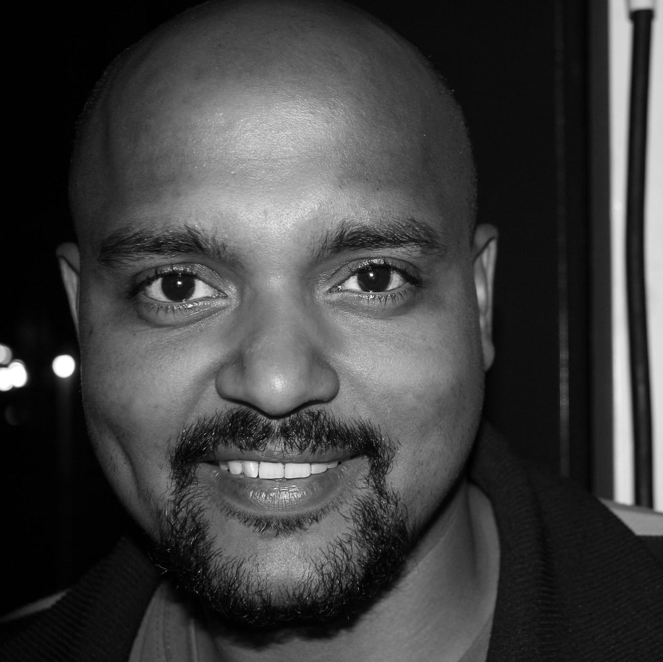 Hybrid Art Director with digital DNA