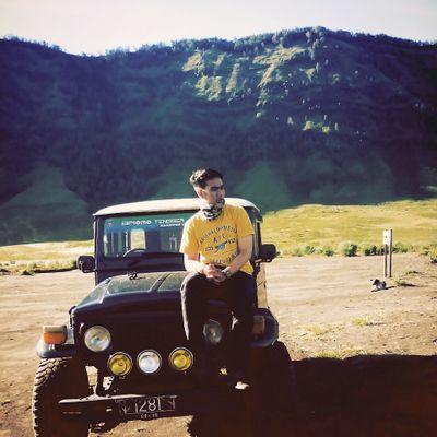 hadiprassetyo's profile picture. jika buku adalah jendela dunia, mungkin buku nikah adalah jendelanya surga.