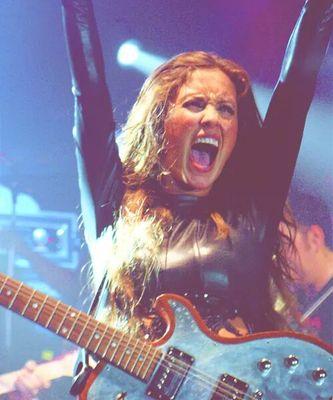 Apenas uma sofredora por ser Fã da Anahi , RBD e traumar ponny