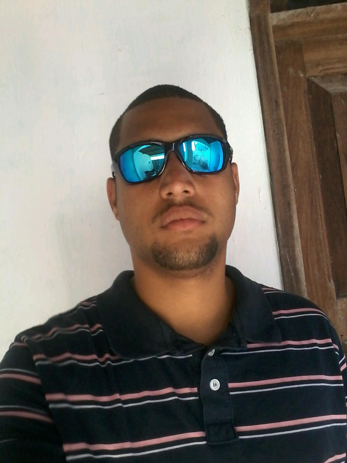 .   “Não há como apagar o passado , as lembranças as vezes insistem em retornar mais o futuro ainda não foi escrito tudo pode mudar ^^