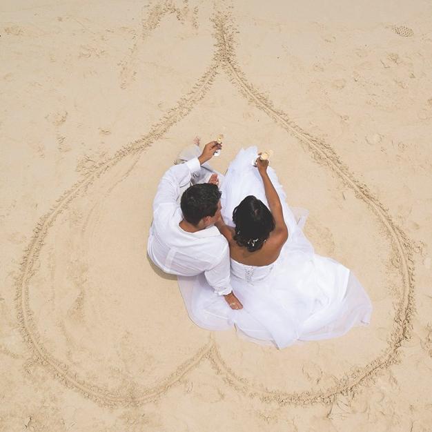 Hacemos pixeles para el recuerdo, de grandes historias de amor...      Fotógrafo de Bodas/ 0424.6890.919 & 0424.4941.222 Instagram: @pixelcromatico