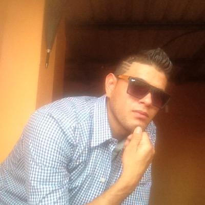 lilibetymati's profile picture. Un día sin sonrisas es un día perdido así q anda x ahí sonríe y veras lo bonito q es ir desentonando con el mundo ☺️⛅️☀️