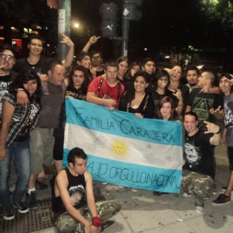Twitter oficial del grupo Familia Carajera//Entre amigos se hace mucho mejor♪//Vivir es festejar♪