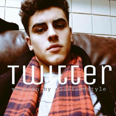 Autrice della storia I'm in love with you||Ashton Irwin e Twitter➡ Jack Gilinsky