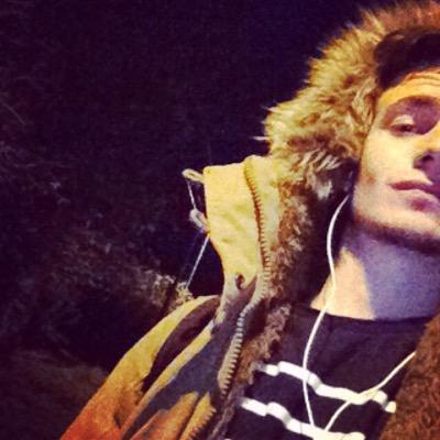Qui m'aimes me suce.