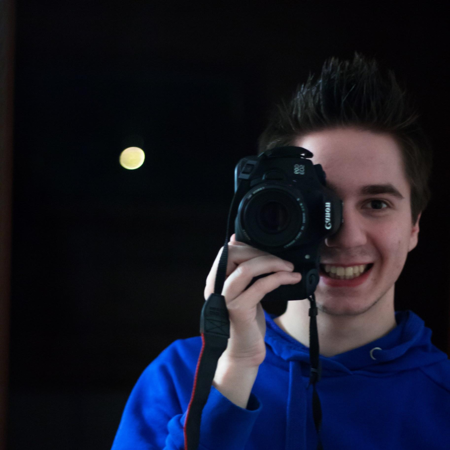 Moeoeb's profile picture. 