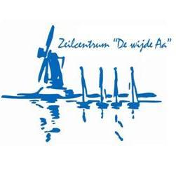Zeilcentrum “de Wijde Aa” is gehuisvest in een nog draaiende windmolen in het groene hart. In de zomer geven we zeilles aan kinderen van 8 tot 18 jaar.