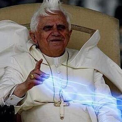 Imperador intergalático e pontífice nas horas vagas por mais que um desagradável senhorzinho argentino diga que não.