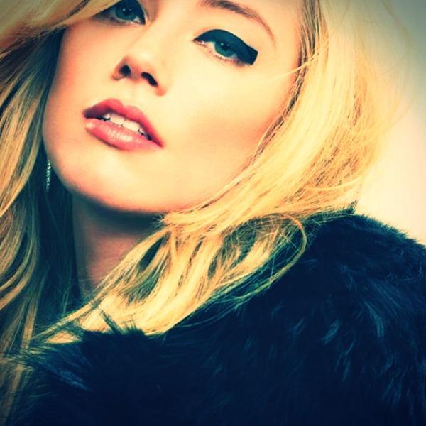 Rusa ,desquiciada y rubia NO ESTUPIDA te voy amar hasta que me odies como una BLACK WIDOW BABY