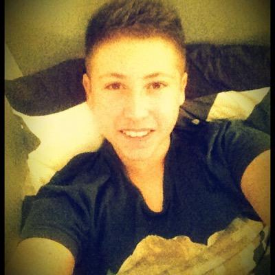 snap : juliensilli || 16 ans || Arles || facebook : Julien Silli || Arles ☀️|| follow me I follow back || 2nd