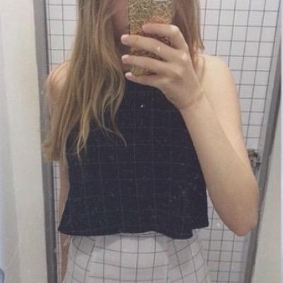 ALittleWayne's profile picture. 16. Demasiado imperfecta. El tiempo pone a cada uno en su lugar. Lil Wayne como forma de vida. Rapsusklei, uno de mis dioses.