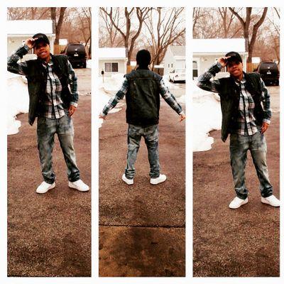HITTAZ WE NOT NO QUITERS FUCK BOY  FUCK OFF BEFORE YOU GET NAILED TO THE ➕ LIVING IN A LIL PLACE CALLED CHICAGO FULL OF GANGBANGERS & MURDERS