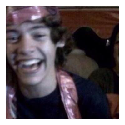heyyyyyyy, follow @tryintowalk ?? ily !