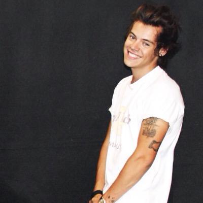 THIS IS A FREE FOLLOW|| PLS FOLLOW @hxrryxnxall AND @s3r3naxo