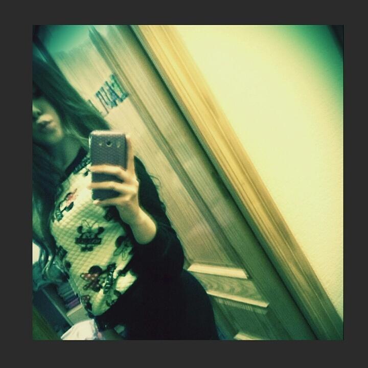 ♡Soy solo tuya ♡ Ni antes,ni después. Todo llega cuando tiene que llegar. Mi solución tú. Mi hermana @Elenaplayboy