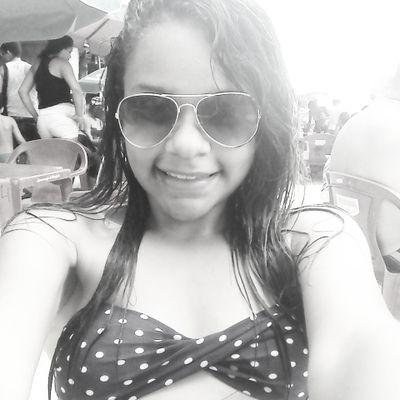 Ela tem alma de pipa voada mas na sua estante imaginária coleciona corações