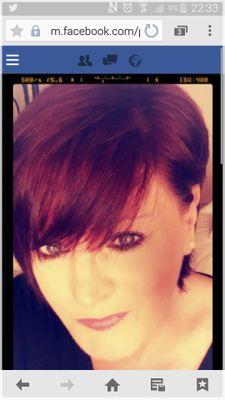 A Derbyshire lass and mum of 3 amazing daughters. A love of bike racing and just enjoying my life to the full ♡.