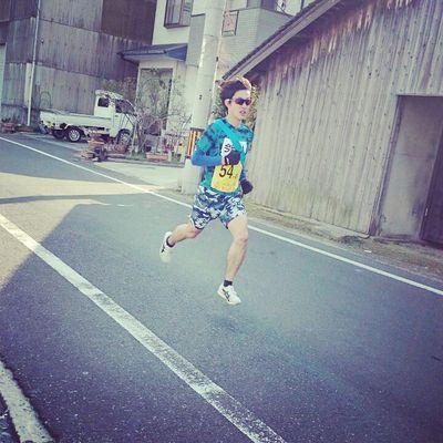 上武大学出身 元箱根駅伝ランナー                    


今はただ、ただ関東に戻る資金を貯めるだけでいい。休んでいる暇があるなら働くのみ！！

待ってろよー！！