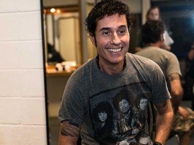 Feito para o maior cantor de rock do Brasil @dinhoouropreto , vocalista da banda @capitalinicial | DINHO FOLLOW SINCE 15/11/14 • 14/11/14 | 11/07/14