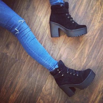 Upcoming fashion & makeup blog!
Insta - modern_glamlife
