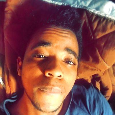 scheezysmall's profile picture. Se pose comme #ElCaptain