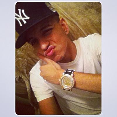 Kik: boricuo347 Singe wave ✌️ Mixed baby rapper & producer New York City Bound✈ I Phone User