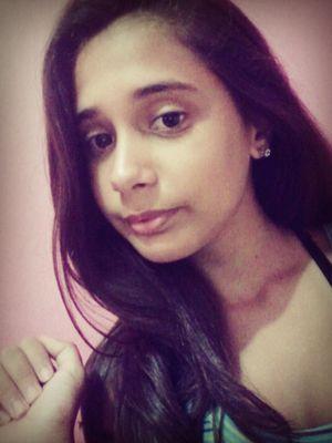 Ela olhou pro céu, cruzou os dedos, fechou os olhos, e mesmo sabendo que não iria funcionar, ela desejou você.