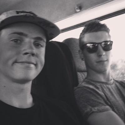 Semi Pro - Comp gamer | Gb knoxyhoop | GT: zJediz | MLG | Love being inked | Footballer |