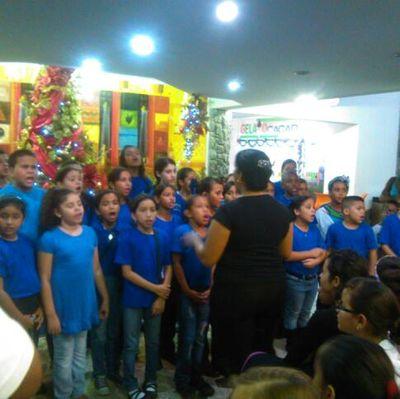 Coro de niños y adolescentes pertenecientes al sistema de Orquestas y coros de Venezuela