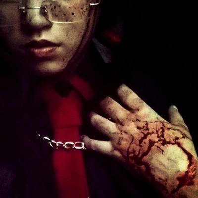 Writer, actress, gamer, geek, President, like to do cosplays.