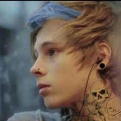 free follow from @bornoneofakind