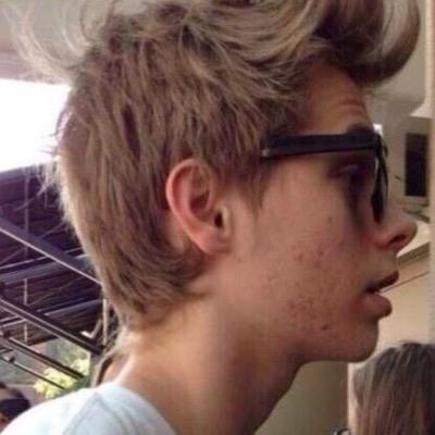 hi cutie, go follow @deepthroatmuke ilysm