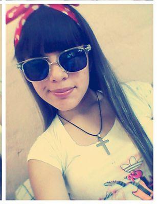 me preguntaron que me gusta mas de vos, y sin pensarlo dije que amo tu sonrisa, puedo ser la mujer mas dura con el mundo pero me derrito cuando tus ojos me mira
