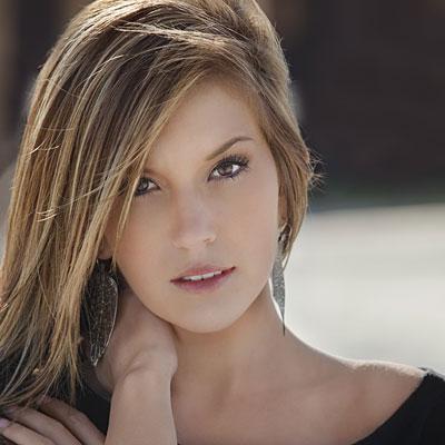 Checkout my low-maintenance blonde highlights brighten-up just the ends of her hair to a honeyed, tawny hue.