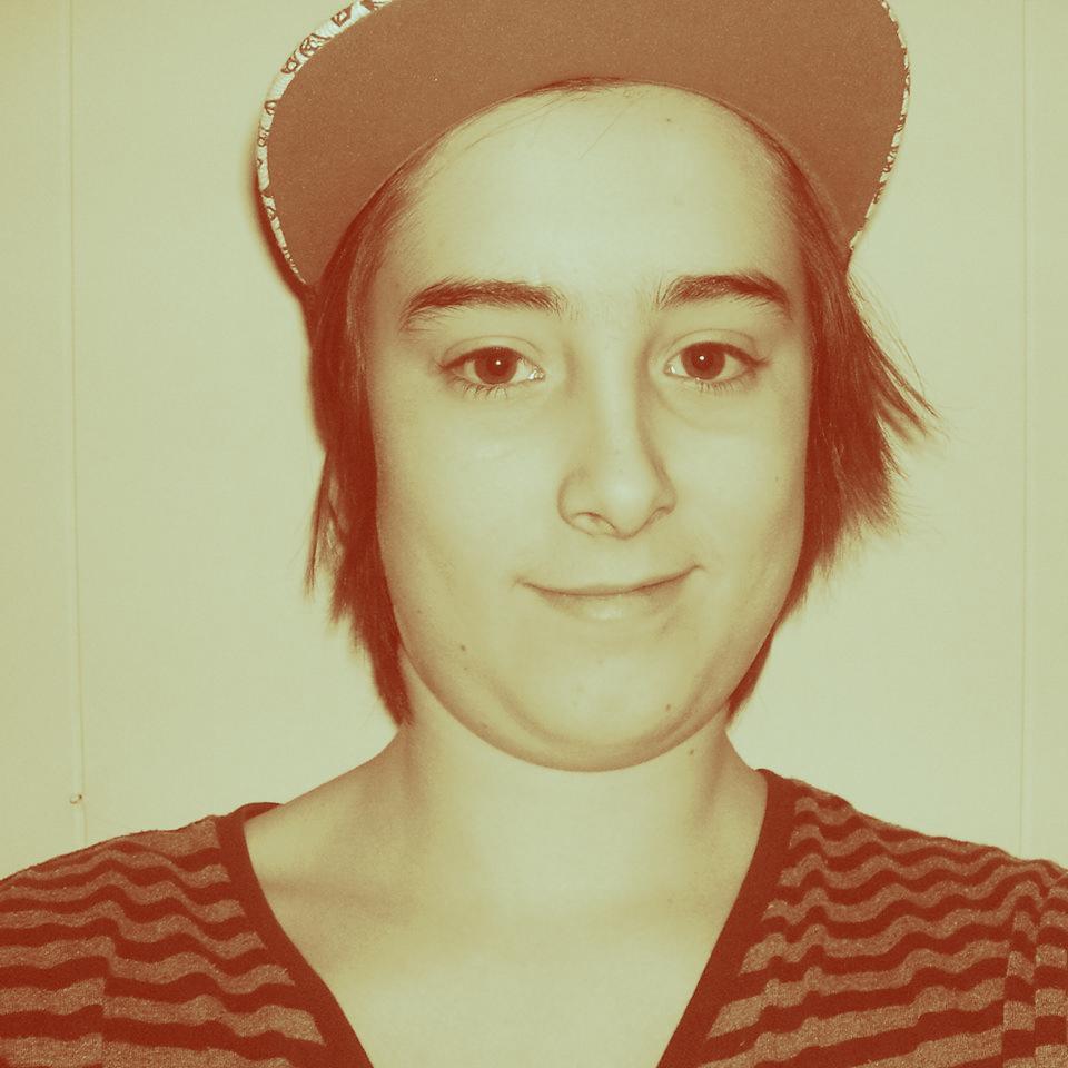I'm a french guy that speaks english like a d*ck xD but i love english as f*ck so i speak english. I live in Canada Qc! ;) FOLLOW AND I WILL LOVE YOU ! xD