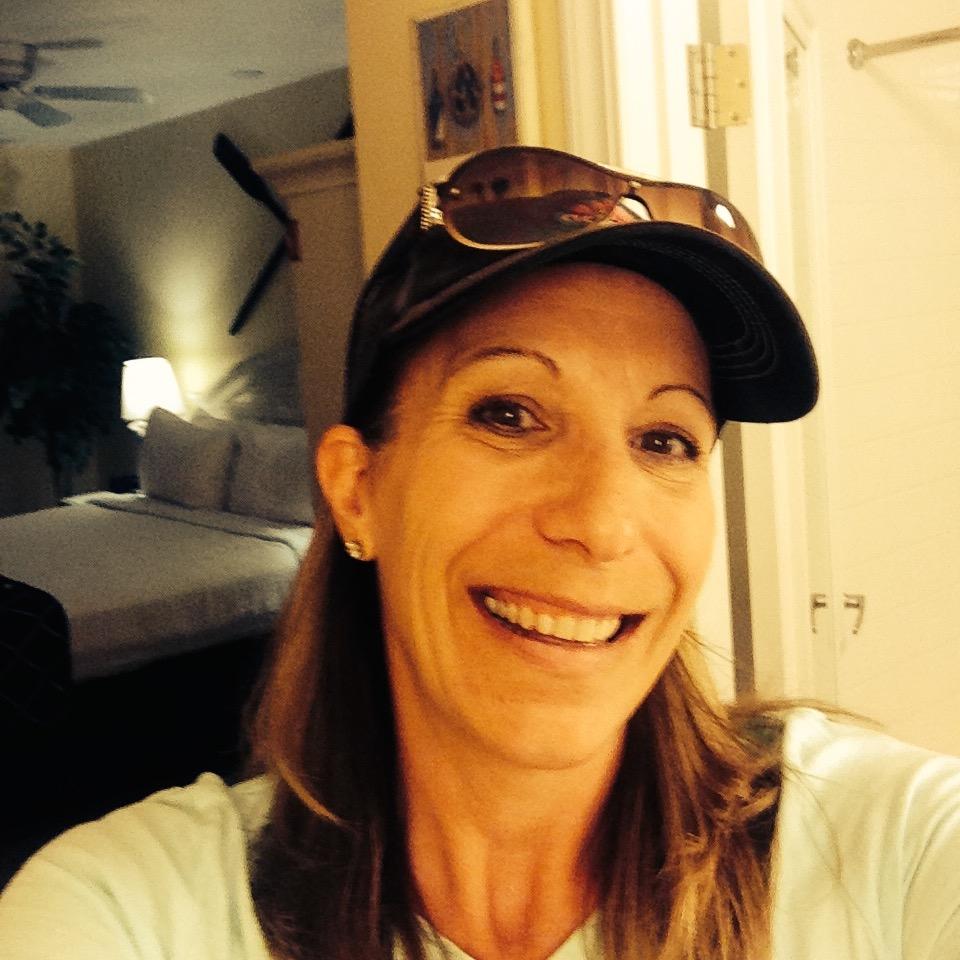 carolynbotelho1's profile picture. 