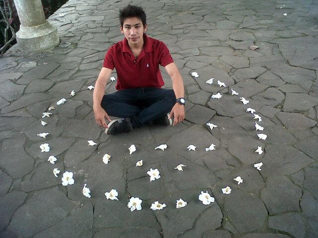 Dalam kehidupan ini kita tidak dapat selalu melakukan hal yang besar. Tetapi kita dapat melakukan banyak hal kecil dengan cinta yang besar.♥Rika♥| @beasiswaaat