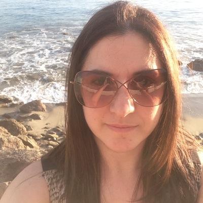 alfajorefi's profile picture. TV Producer, Mother, Foodie