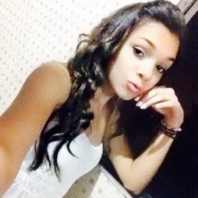 minha pequena, minha bina, m.i.n.h.a &' m-i-n-h-a, eu amo você! beijo @_enaara
    instagram: _sabrrrina_