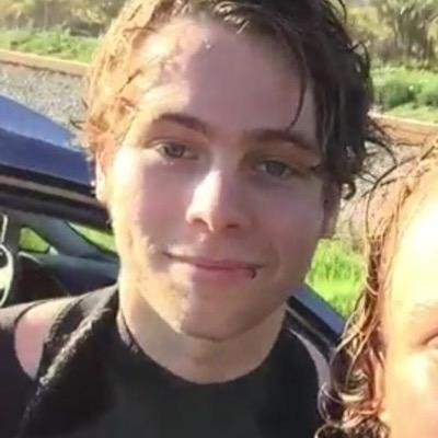 hi cutie, go follow @deepthroatmuke ilysm