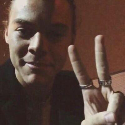 hi you're beautiful & your fav loves you ♡ 
follow @stylesthebaker please ♡