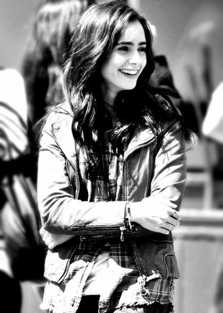 [PericulacityRP] [ Lily J. Collins FC ] Eleanor Jennifer Smith ㅡ  Guildford,  March 18th '92 ㅡ a Doctor ㅡ [$130]