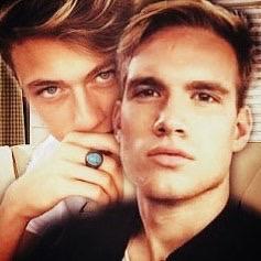 Ly_Scamander's profile picture. ★ We were like gods at the dawning of the world, & our joy was so bright we could see nothing else but the other, @FxYeaLouis. ★