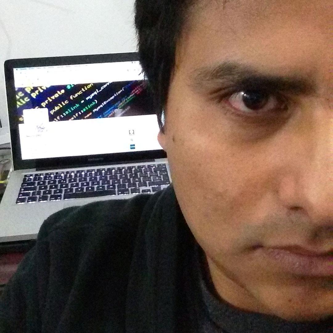 Desarrollador Web Fullstack, amplía experiencia en manejo de servidores Linux, PHP y/o Javascript como Backend para desarrollo de APIs REST.