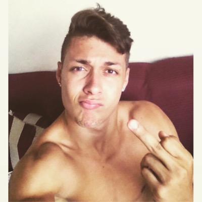 Amante da vida e pelas loucuras que ela me oferece.